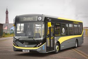 Alexander Dennis Enviro200 2015 года 